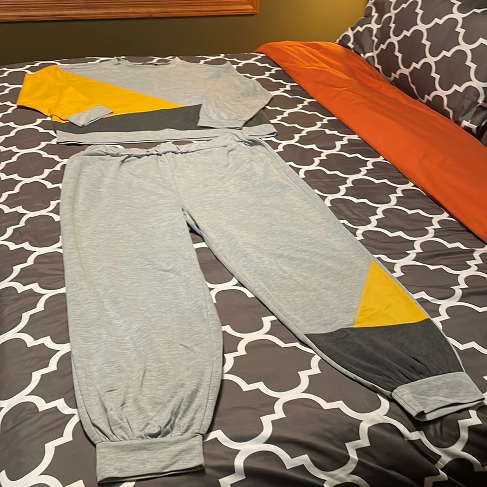SHEIN JOGGER SET SIZE 3X, fits like a 2X